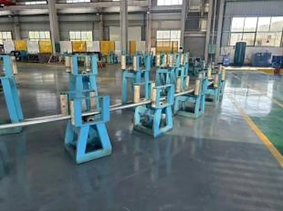Khu vực gá lắp trong nhà xưởng
