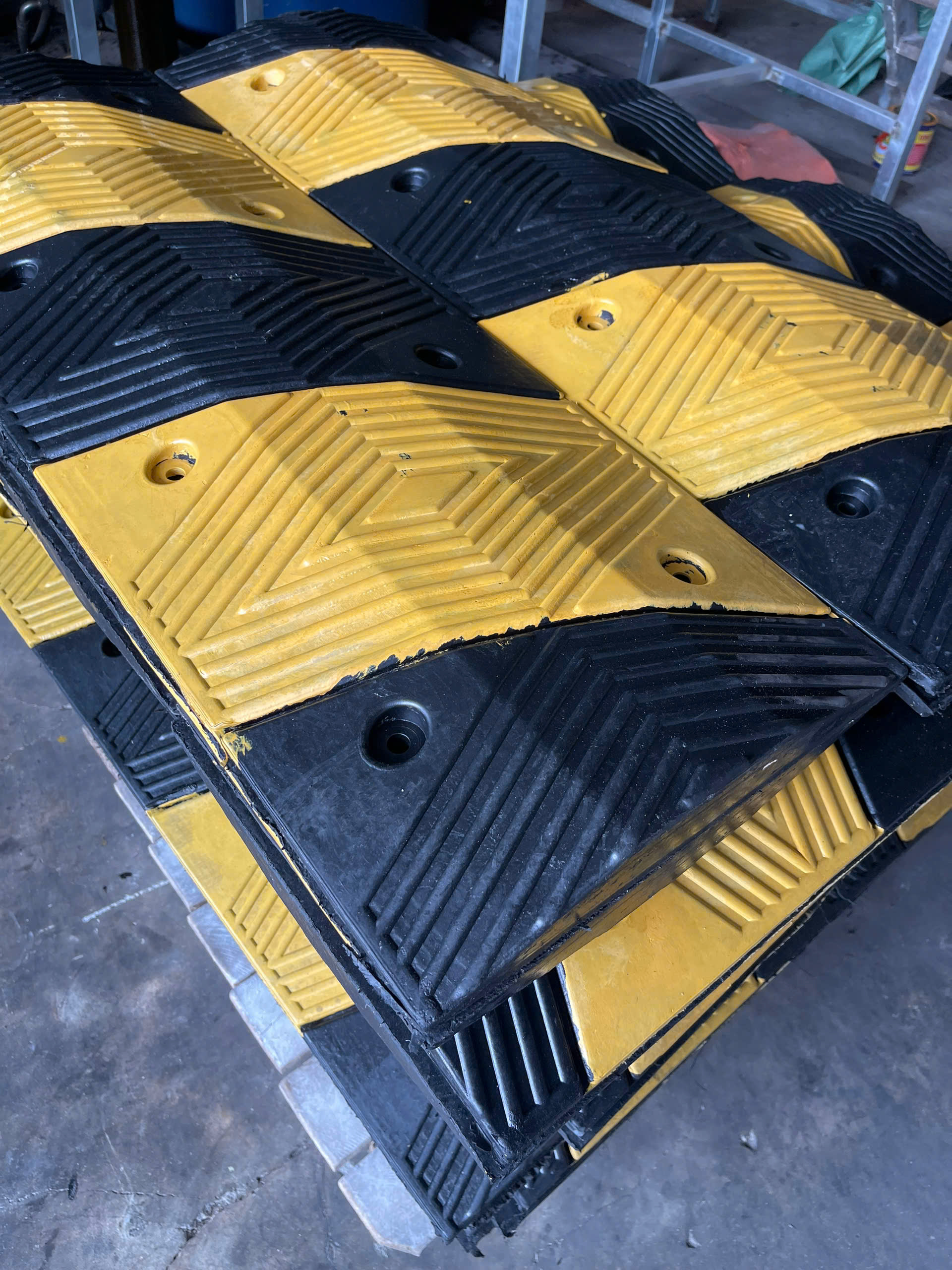 Gờ giảm tốc cao su