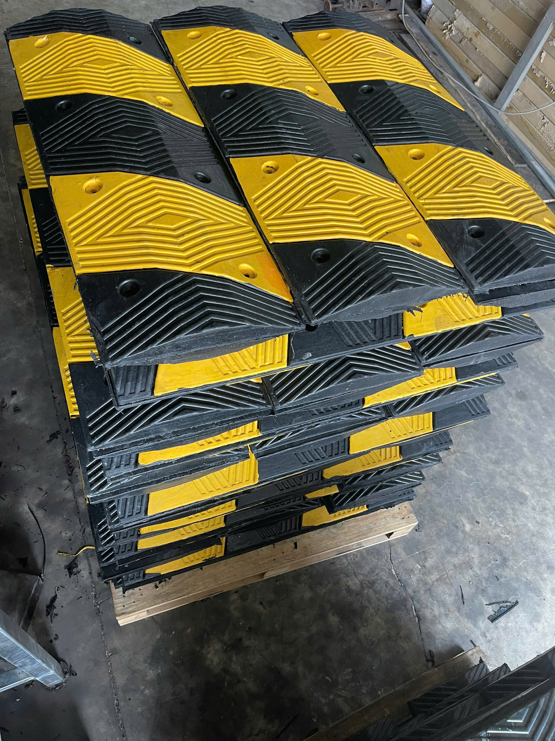 Gờ giảm tốc cao su